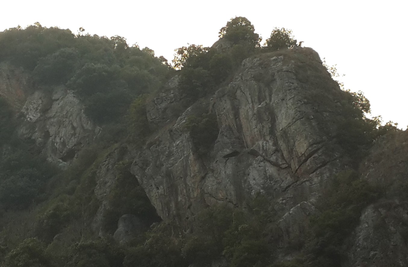 石像饮水